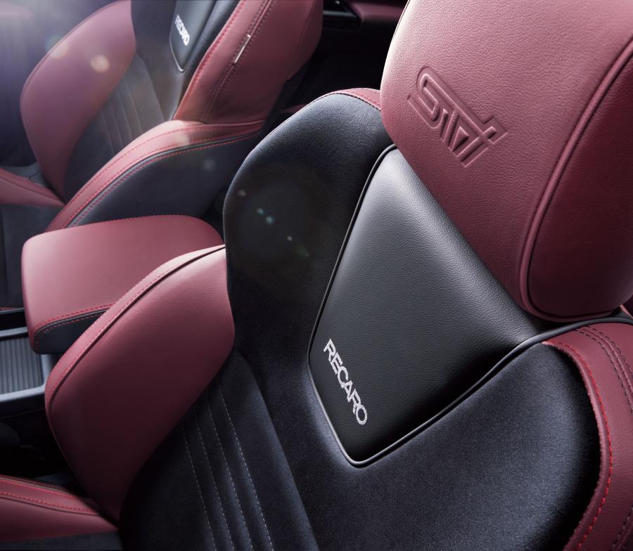Детали интерьера Subaru WRX S4 STI Sport 2018 года  (JP) (фото 23 из 23)